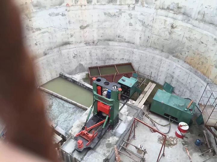 水電十局在印尼水電工程工地使用的ZFY1.8-40-250反井鉆機(jī)