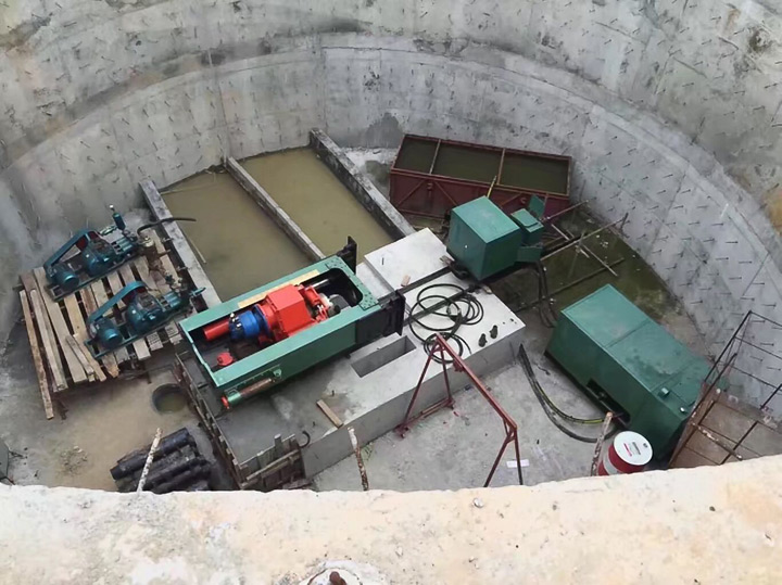 水電十局在印尼水電工程工地使用的ZFY1.8-40-250反井鉆機(jī)